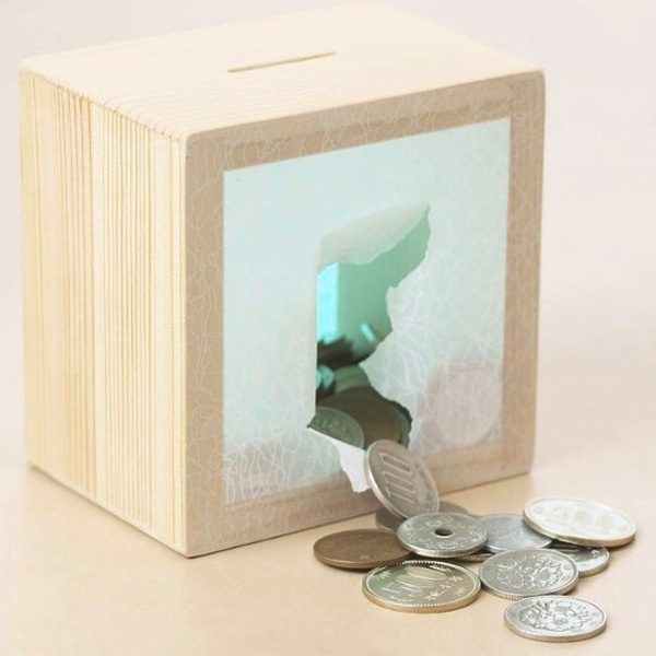 貯金箱の画像